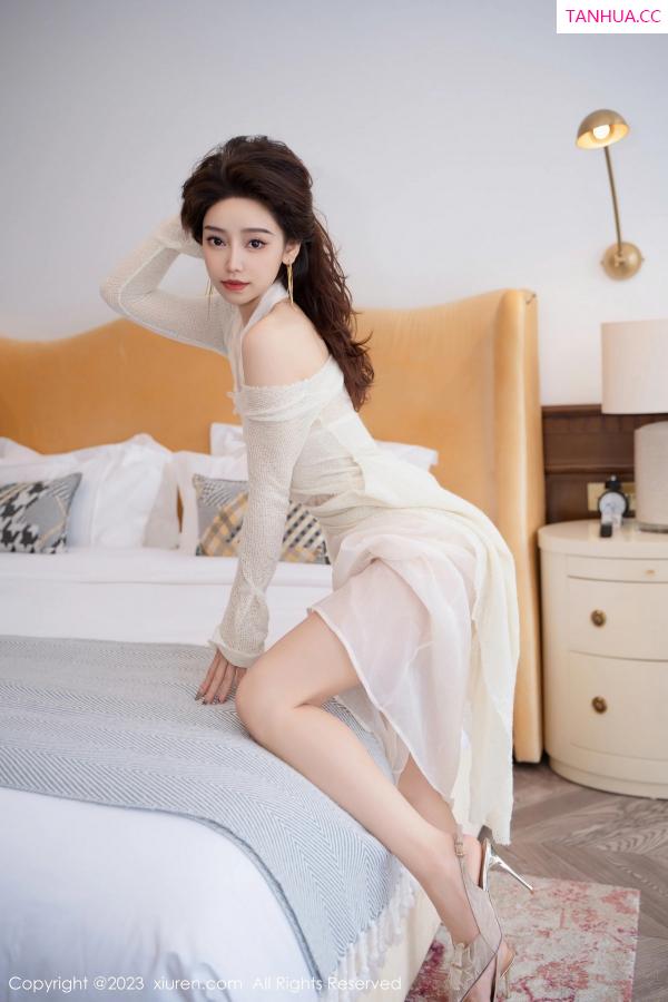   [XiuRen]高清写真图 2023.11.14 No.7658 苏曼兮 长裙美腿第13张图片